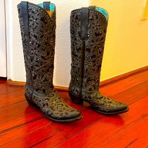Corral boots New neverworn Black / Grey , black sequins silver stud handcrafted.